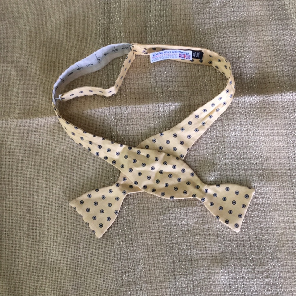 Cable Car Clothiers bow tie